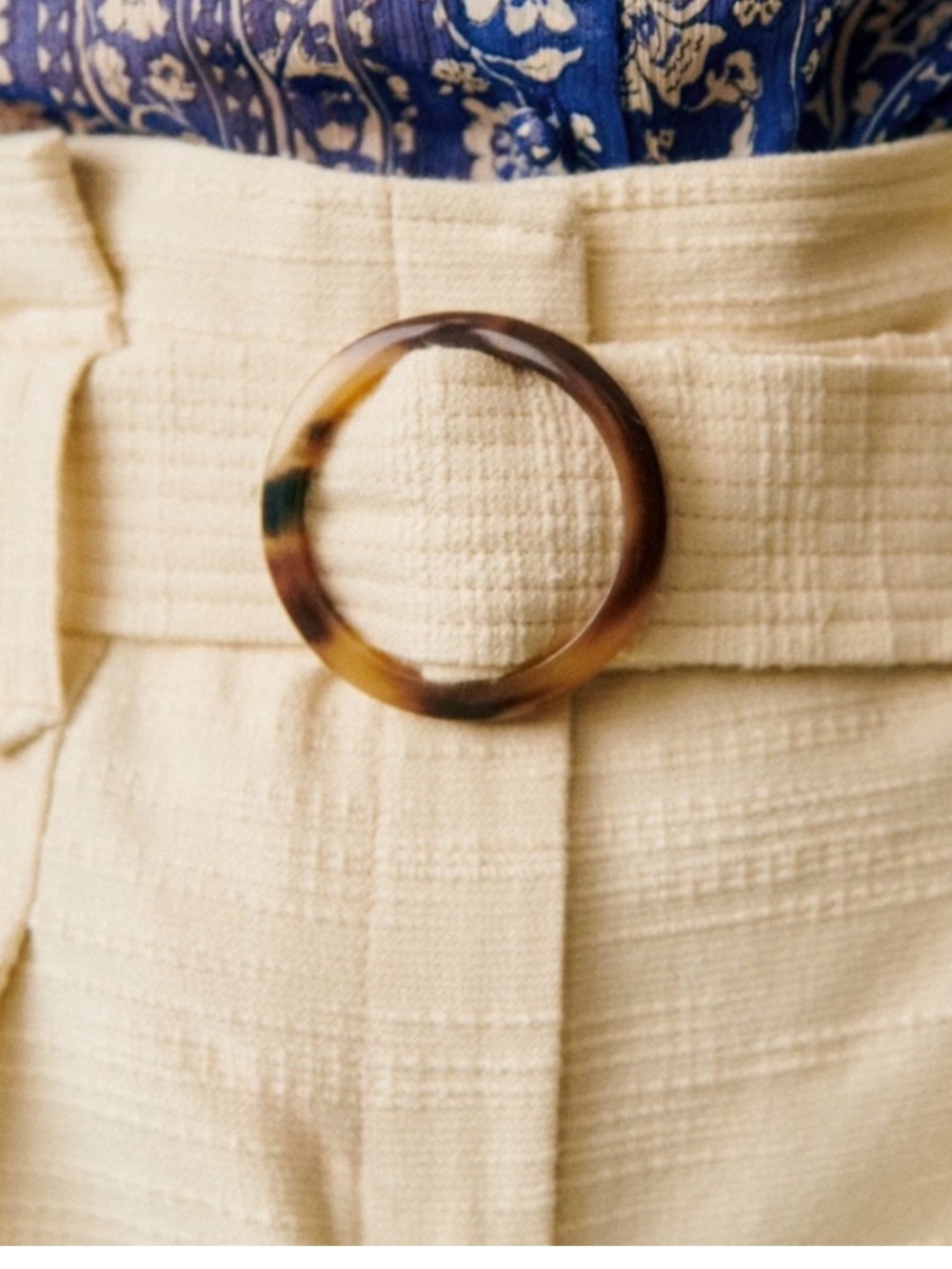Sezane High-Waist Cream Belted Shorts with Tortoiseshell Buckle - Picture 2 of 4